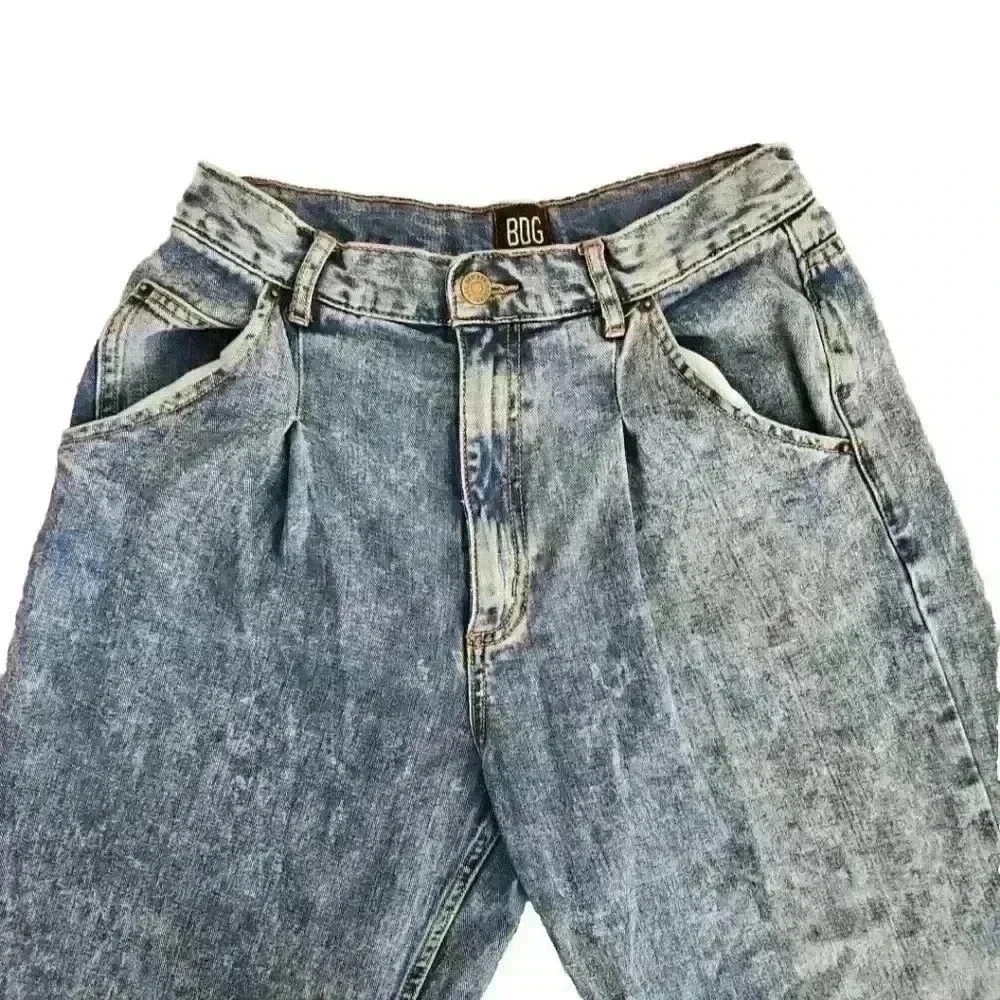 BDG Womens Acid Washed 90s Vintage Inspired Pleated Taper Leg High Waist Jean 27